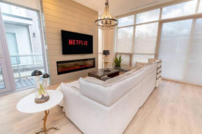 4BR Waterfront Townhome Fireplace HotTub